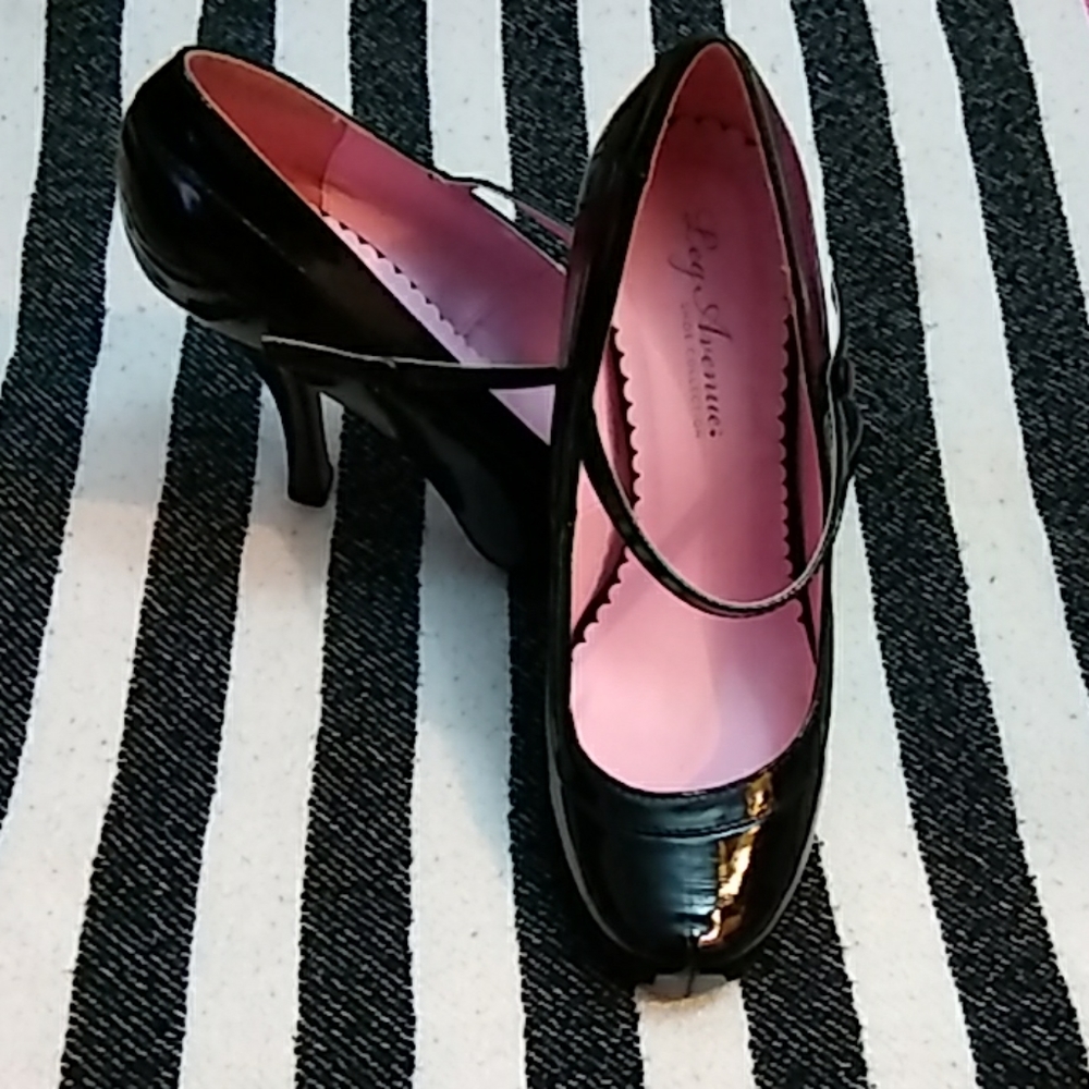 Black high heels brand new never worn